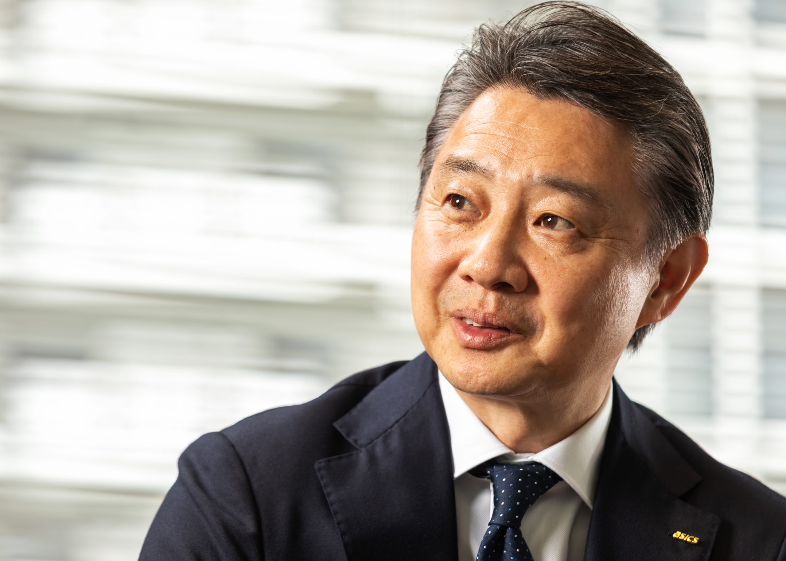 撮影取材、日経BP、インタビュー、LiVE ONE、株式会社アシックス、富永満之氏、ポートレート、兵庫県、スポーツ用品